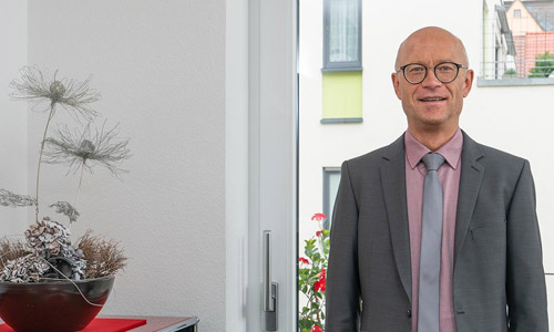 Wer ist Dr. Heinz Schmid?