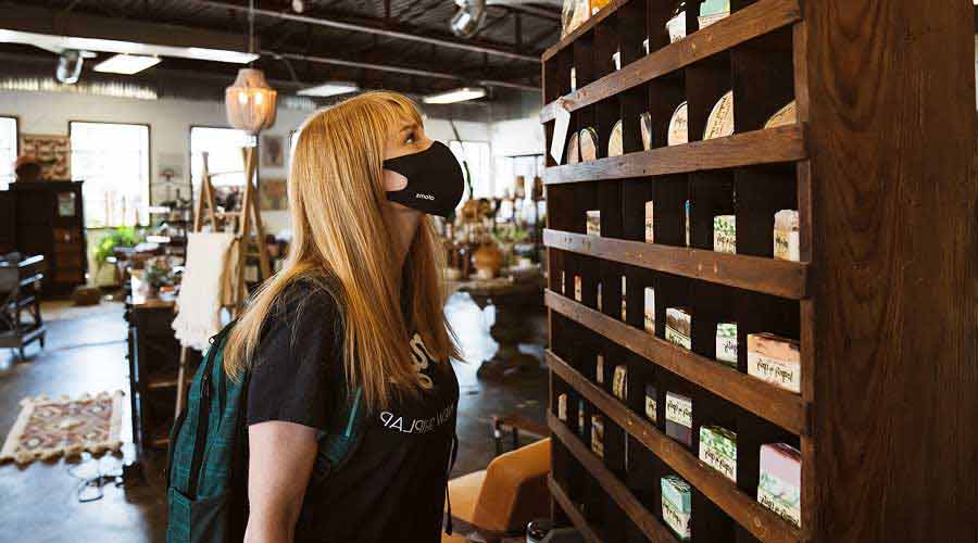 Maske_im_SB_Markt2 Maskenpflicht in Geschäftsräumen wie zum Beispiel im Supermarkt